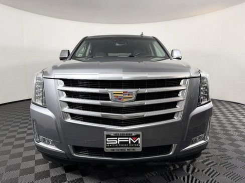 Used 2018 Cadillac Escalade Premium Luxury AWD/4WD image 4