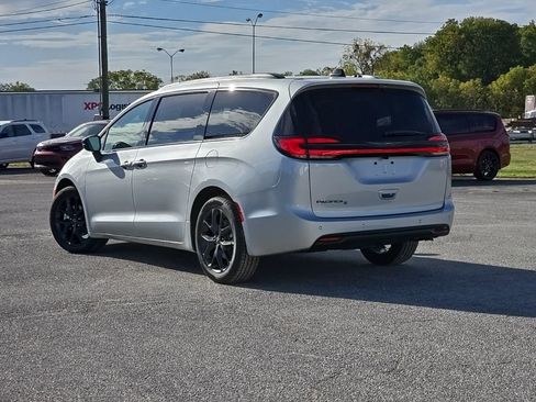 New 2026 Chrysler Pacifica Select w/ S Appearance Package FWD image 5