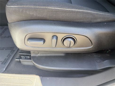 Used 2023 GMC Acadia SLE w/ Driver Convenience Package FWD image 20