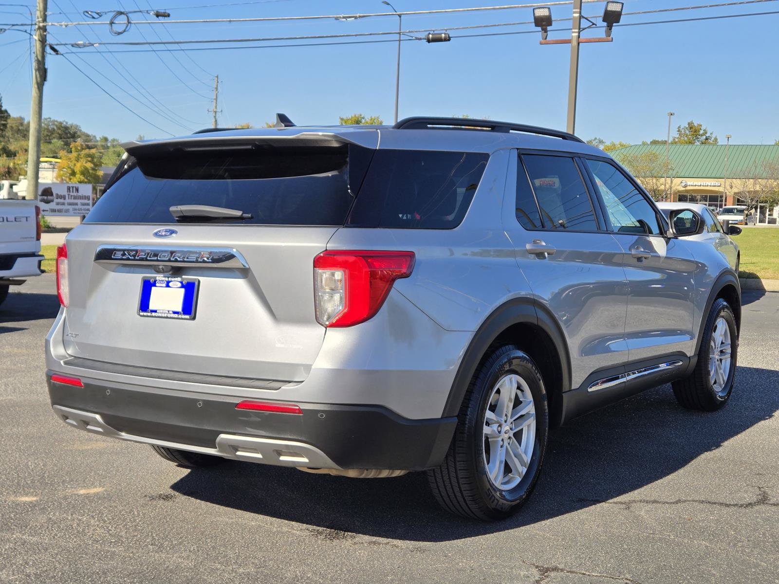Used 2023 Ford Explorer XLT w/ Equipment Group 202A RWD image 8