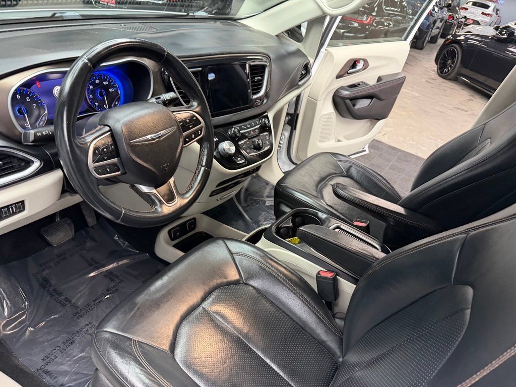 Used 2018 Chrysler Pacifica Touring-L Plus w/ Advanced Safetytec Group FWD image 32