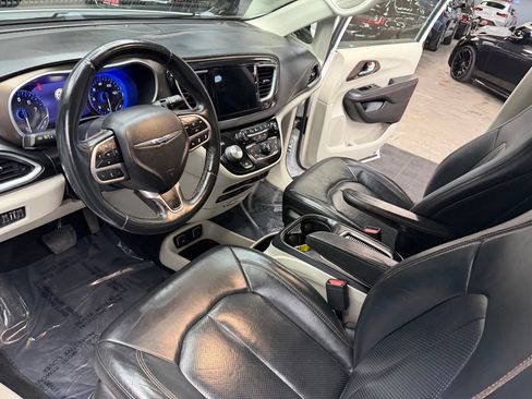 Used 2018 Chrysler Pacifica Touring-L Plus w/ Advanced Safetytec Group FWD image 32