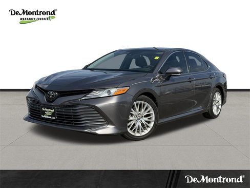 Used 2020 Toyota Camry XLE image 1