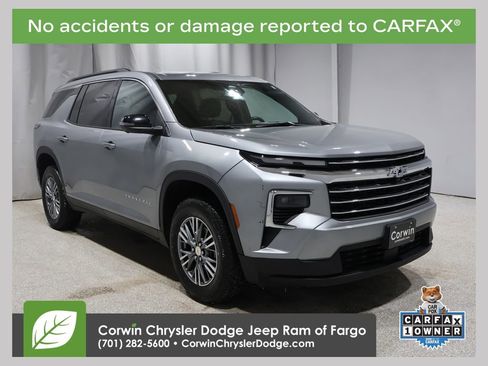 Used 2024 Chevrolet Traverse LT image 1