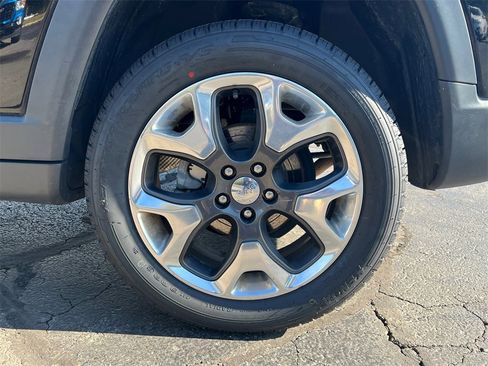 Used 2018 Jeep Compass Limited image 35