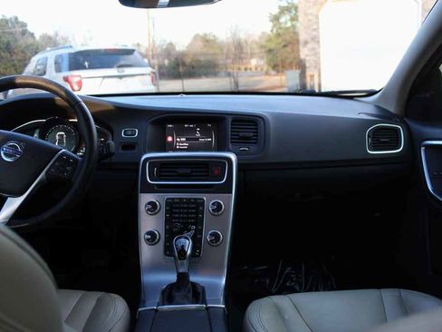 Used 2017 Volvo S60 T5 Dynamic w/ Vision Package image 25