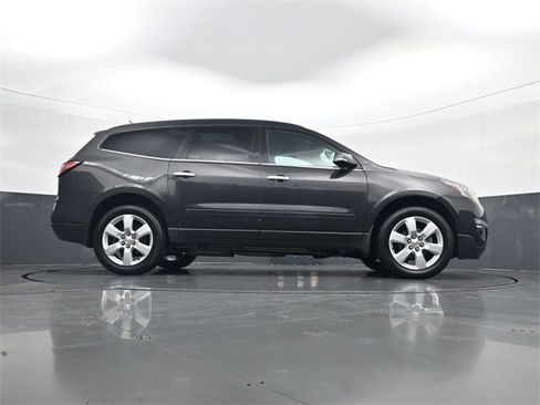 Certified 2017 Chevrolet Traverse LT w/ Style and Technology Package image 25