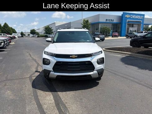 Used 2022 Chevrolet TrailBlazer LT w/ Convenience Package FWD image 3