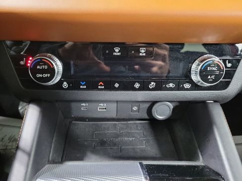 Used 2024 Mitsubishi Outlander 4WD Plug-In Hybrid image 18