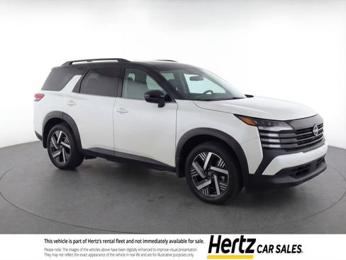 Used 2025 Nissan Kicks SV image 1