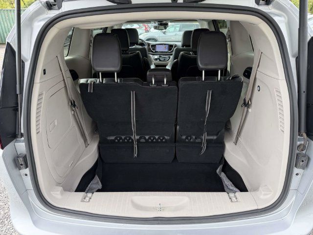 Used 2023 Chrysler Pacifica Limited FWD image 13