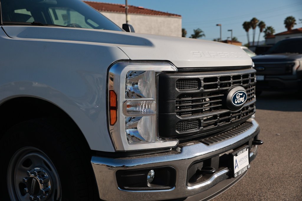 New 2027 Ford F350 XL w/ XL Chrome Package RWD image 9