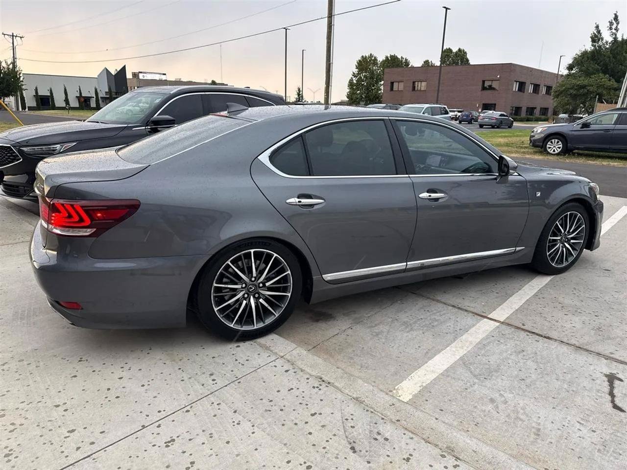 Used 2015 Lexus LS 460 w/ F Sport Package RWD image 10