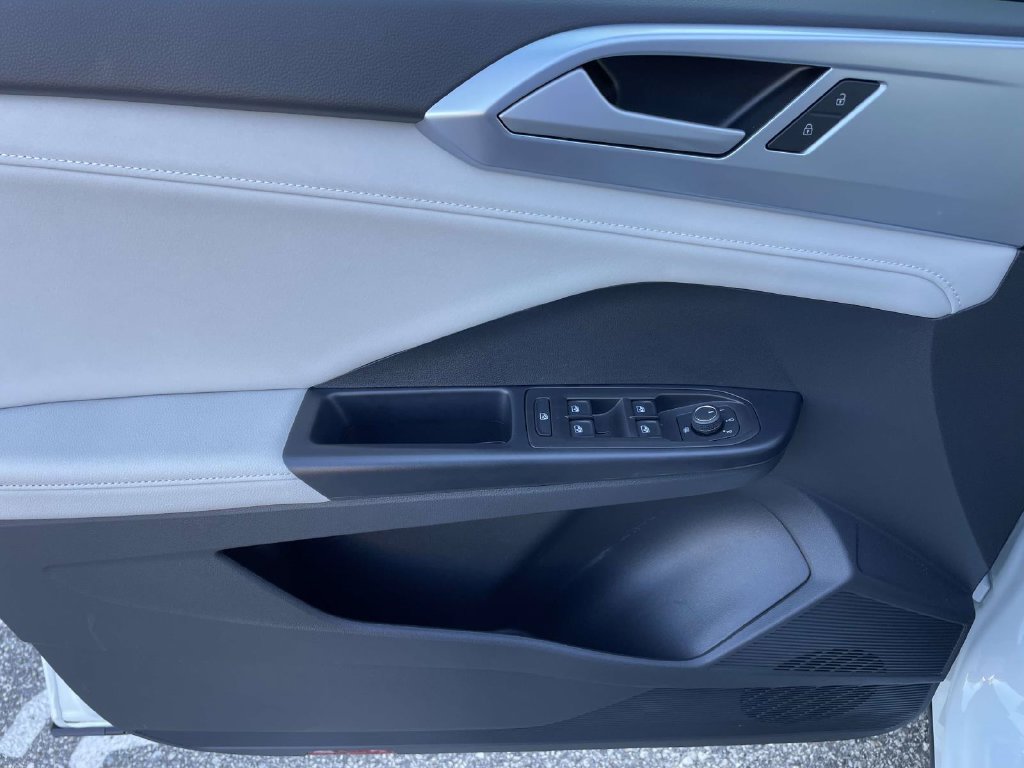Certified 2026 Volkswagen Taos SE FWD image 20