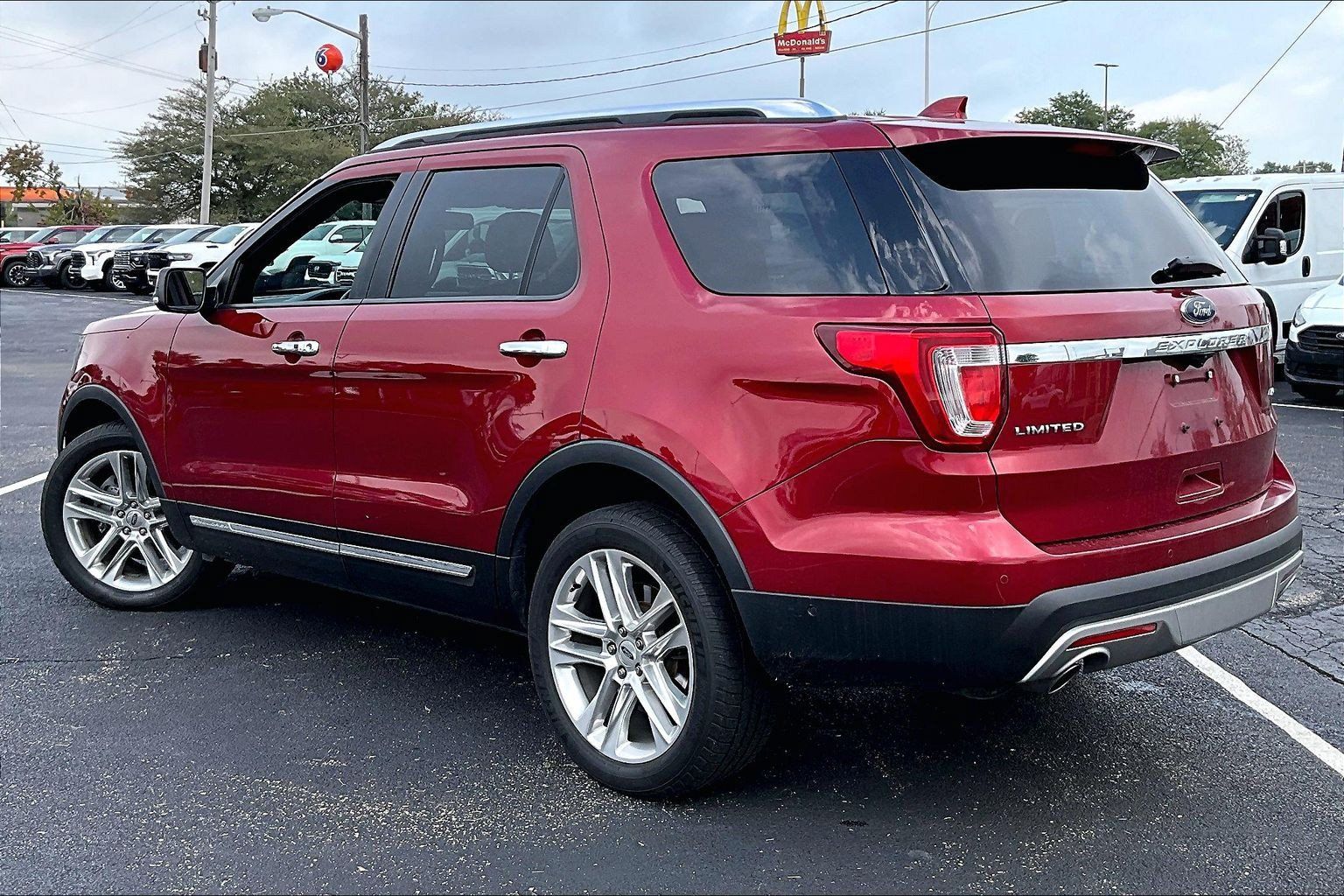 Used 2017 Ford Explorer Limited w/ Equipment Group 301A AWD/4WD image 6