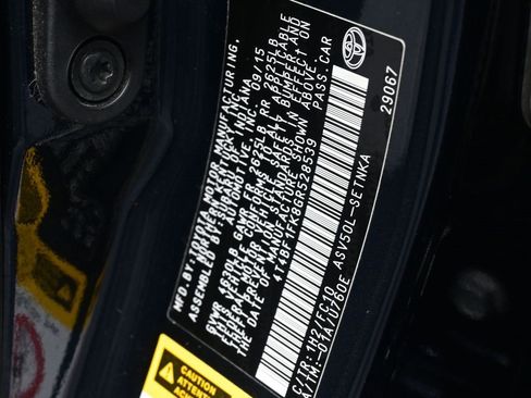 Used 2016 Toyota Camry LE image 18