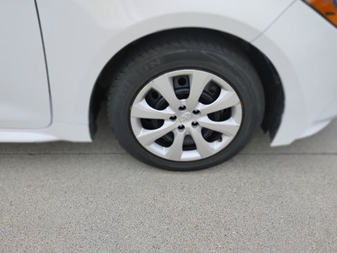 Used 2024 Toyota Corolla LE FWD image 33