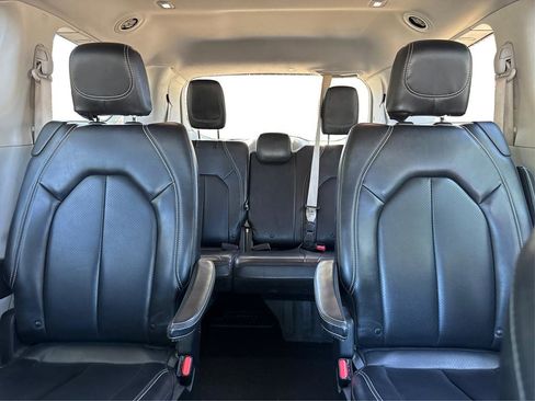 Used 2020 Chrysler Voyager Lxi FWD image 15