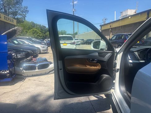 Used 2016 Volvo XC90 T6 Momentum AWD/4WD image 8