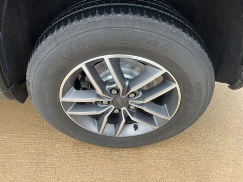 Used 2020 Jeep Grand Cherokee Limited image 11