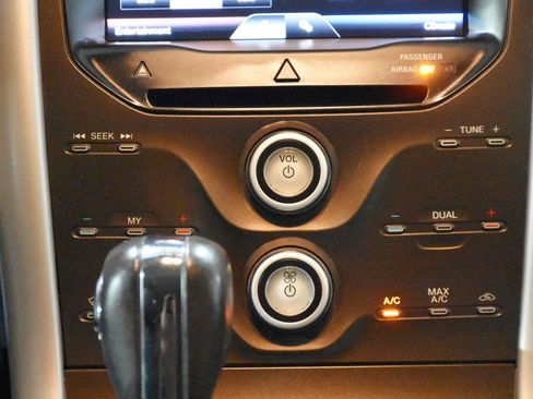 Used 2014 Ford Edge SEL w/ Equipment Group 205A FWD image 17