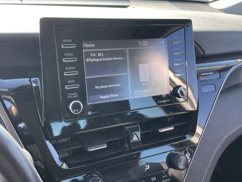 Used 2024 Toyota Camry SE image 6