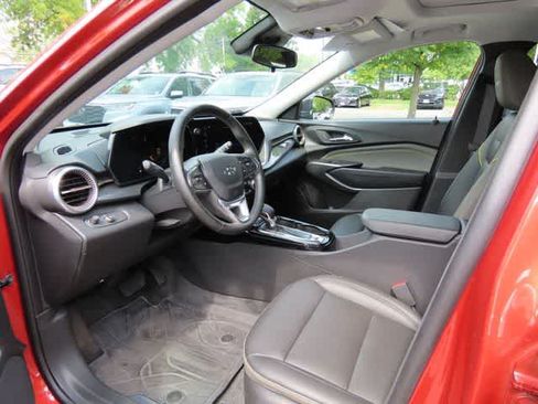 Used 2024 Chevrolet Trax ACTIV w/ Sunroof Package FWD image 2