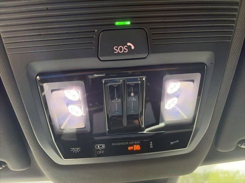 Used 2024 Volkswagen Atlas Cross Sport SE image 15