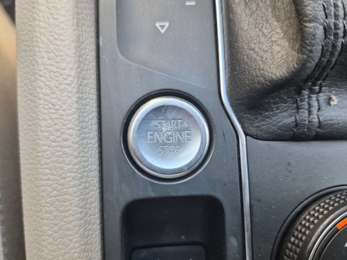 Used 2021 Volkswagen Atlas SEL AWD/4WD image 16