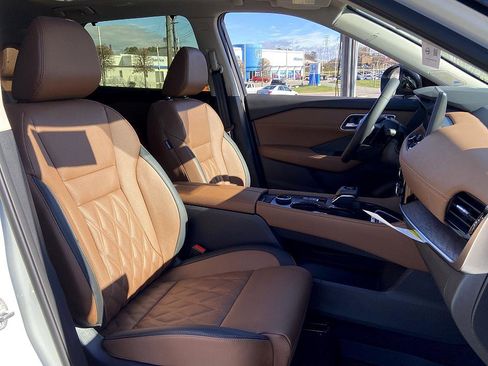 New 2026 Nissan Rogue Platinum image 18