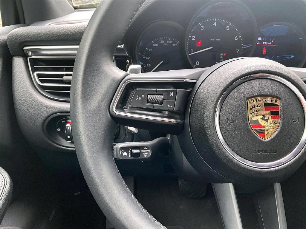 Certified 2025 Porsche Macan AWD/4WD image 23
