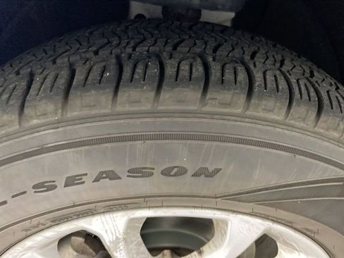 Used 2021 Chevrolet Equinox LT image 23