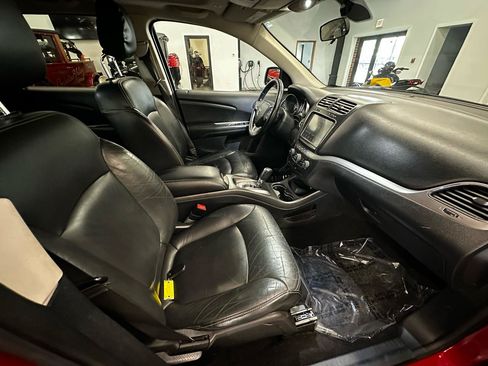 Used 2018 Dodge Journey Crossroad w/ Nav & Sun Group FWD image 15