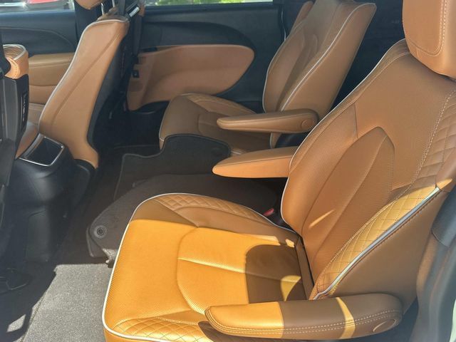 Used 2022 Chrysler Pacifica Pinnacle FWD image 15