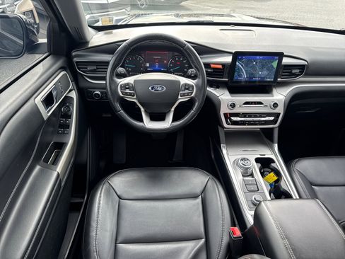 Used 2022 Ford Explorer XLT w/ Equipment Group 202A image 23