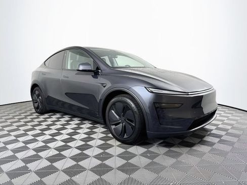 Used 2026 Tesla Model Y AWD image 10