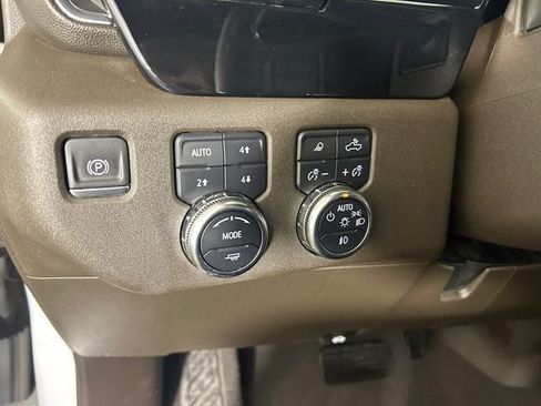 Used 2024 GMC Sierra 3500 SLT AWD/4WD image 18
