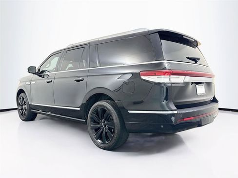 Used 2022 Lincoln Navigator L Reserve w/ Monochromatic Package RWD image 3
