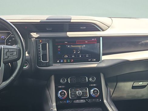 Used 2021 GMC Yukon Denali w/ Denali Premium Package RWD image 18