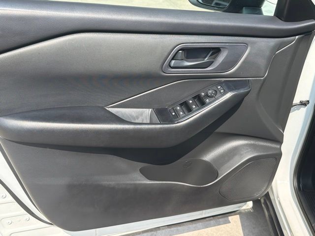 Used 2024 Nissan Rogue S FWD image 18