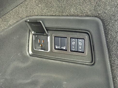 Used 2025 Cadillac Escalade Sport w/ Touring Package image 10