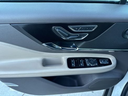 Used 2021 Lincoln Corsair Reserve image 20