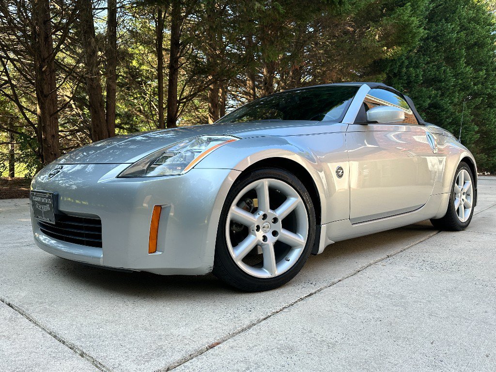 Used 2005 Nissan 350Z Touring RWD image 2