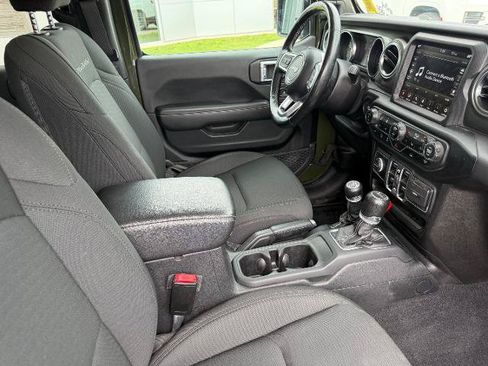 Used 2021 Jeep Gladiator Overland AWD/4WD image 13