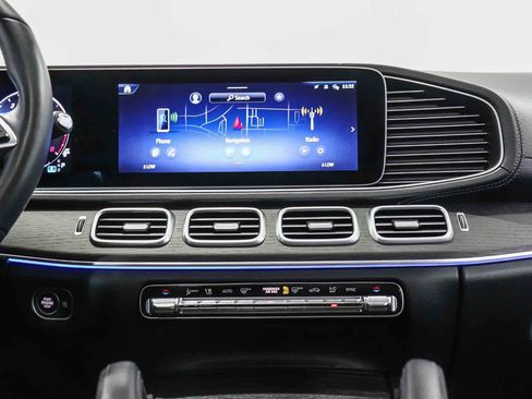 Used 2025 Mercedes-Benz GLS 450 4MATIC image 12