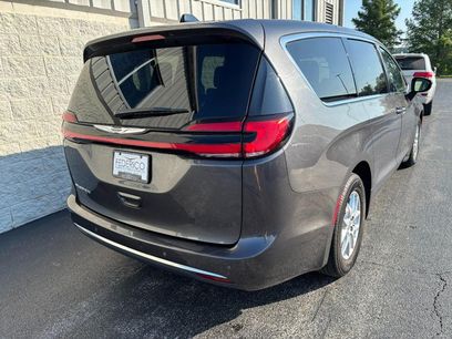 Used 2023 Chrysler Pacifica Touring-L