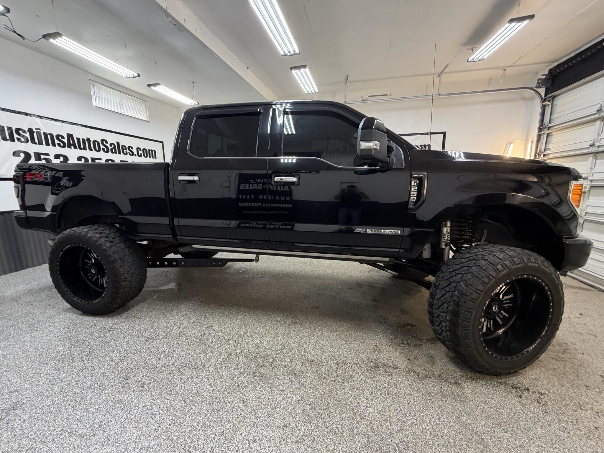 Used 2018 Ford F250 Limited w/ FX4 Off-Road Package AWD/4WD image 2