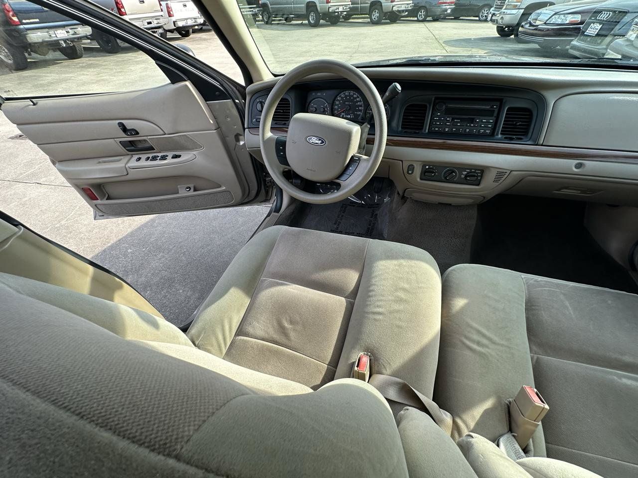 Used 2005 Ford Crown Victoria RWD image 21