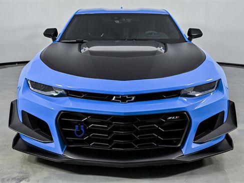 Used 2022 Chevrolet Camaro ZL1 RWD image 4