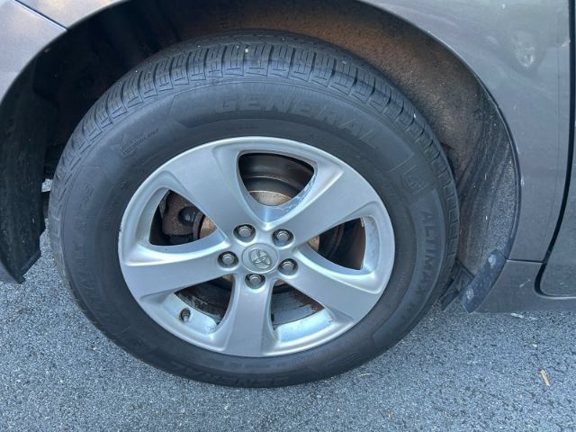 Used 2013 Toyota Sienna L w/ Towing Pkg FWD image 29